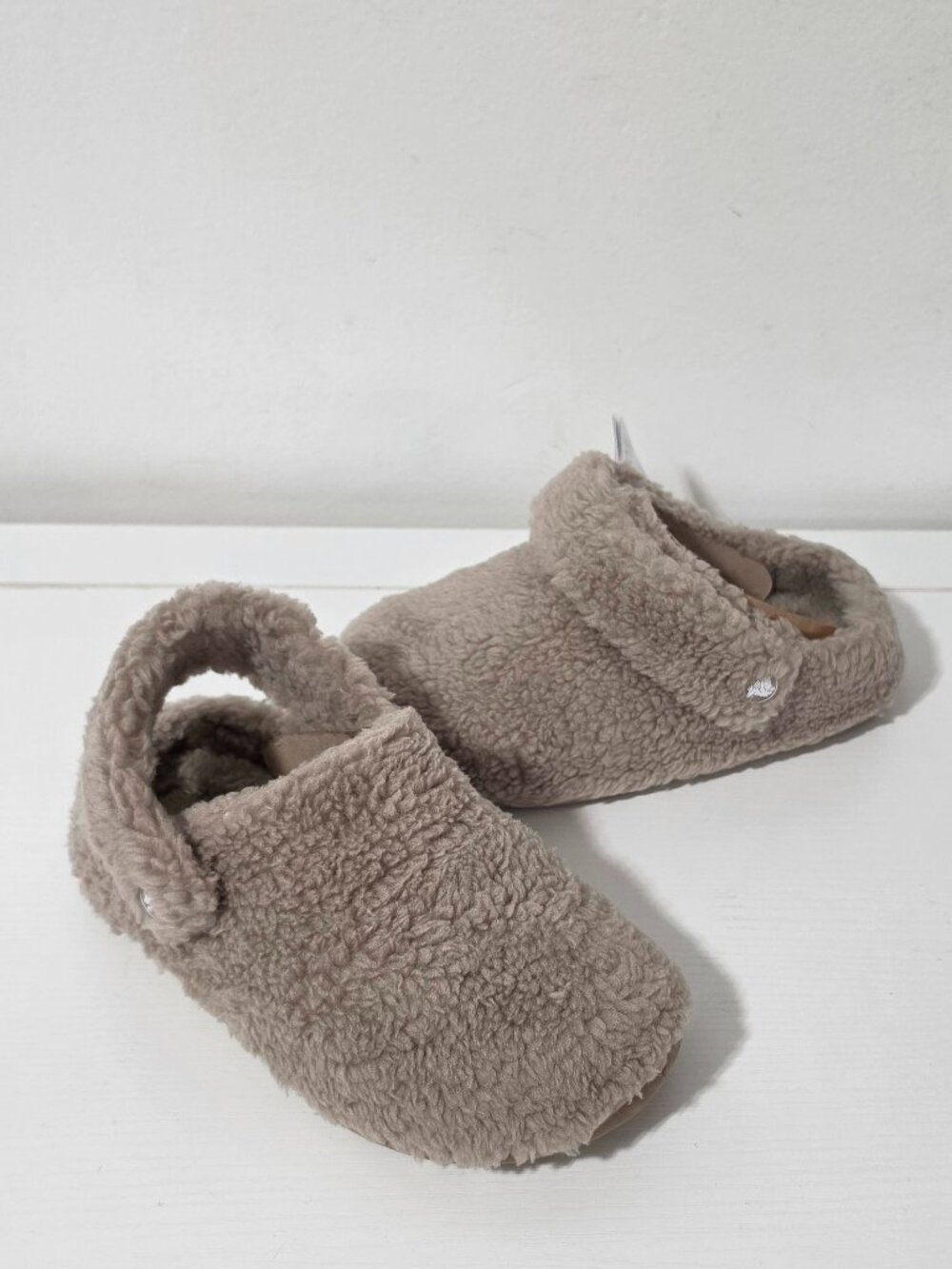 Crocs Classic Cozzzy Slipper - Mushroom - Kid's Size J2 - 210856-195